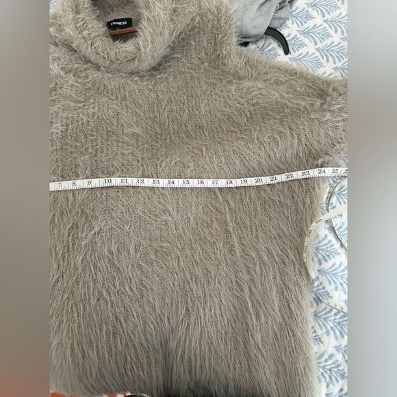 Express furry soft material oversized sweater size xl amazing quality - Picture 15 of 16